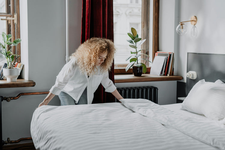 Lit habillé avec housse de couette et taies d’oreiller, collection linge de lit